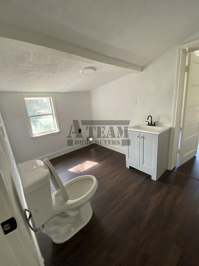 Building Photo - Charming 2 Bedroom 1 Bathroom home in Trin...