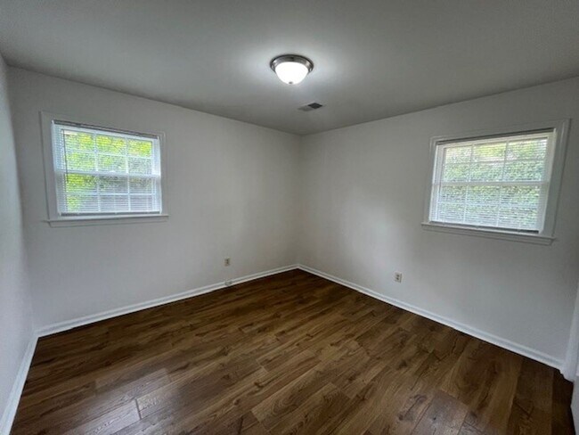 Building Photo - Recently updated 3 bedroom 2 bath home in King Grants