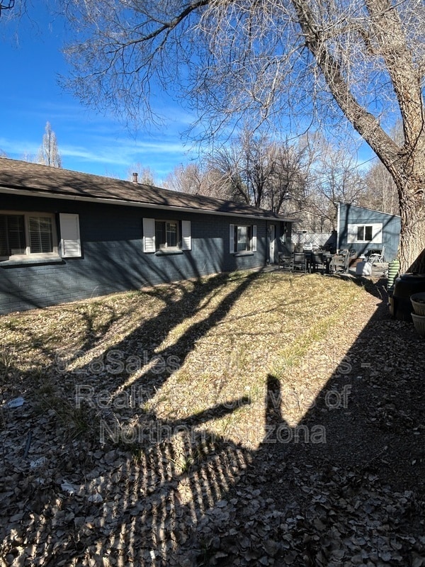 Building Photo - 1928 N Lynn Dr