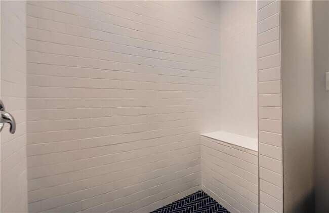 Building Photo - 6707 E Riverside Dr