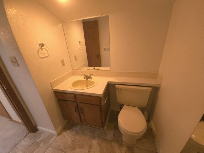 Building Photo - Secured Building with covered parking!