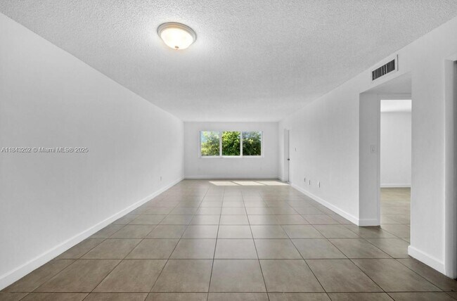 Building Photo - 6940 Miami Gardens Dr