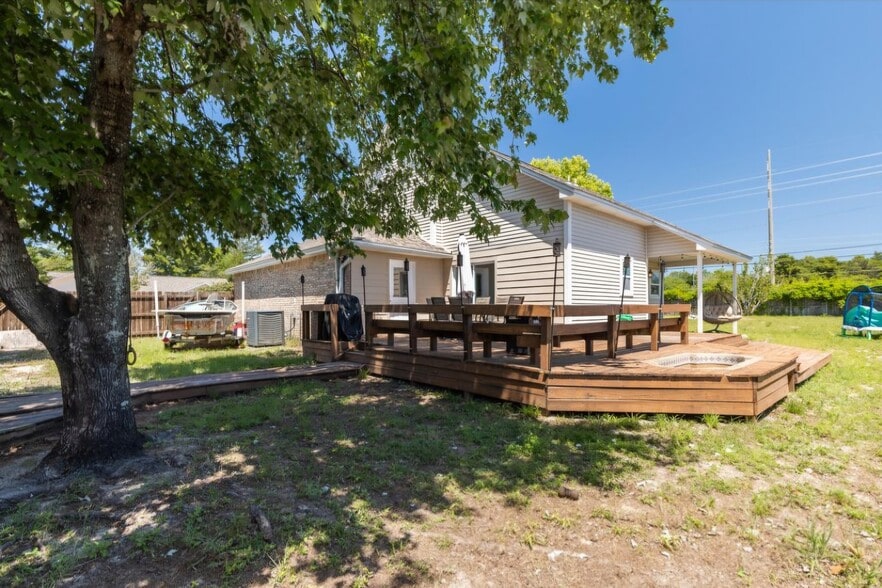 Building Photo - 650 Reynolds Cir
