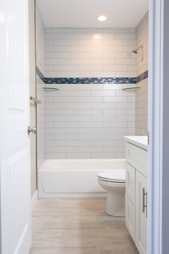 Building Photo - 299 N 200 W