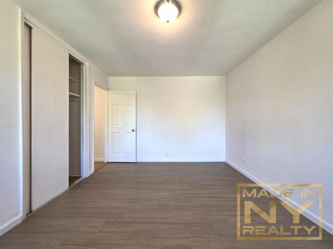 Building Photo - 2 bedroom in FRESH MEADOWS NY 11365