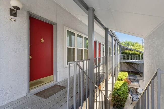 Building Photo - 3827 Gilbert Ave