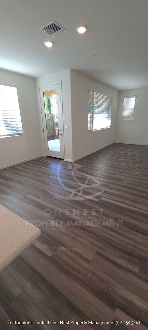 Building Photo - Gorgeous 4 bedroom 3 bath Rocklin Home