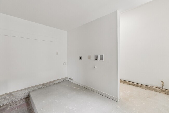 Building Photo - 3815 S Cincinnati Ave