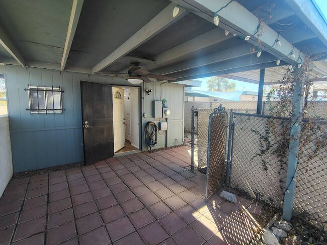 Building Photo - 4001 S Winter Palm Dr