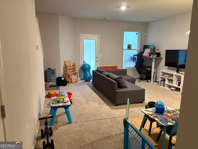 Building Photo - 2496 Piering Dr