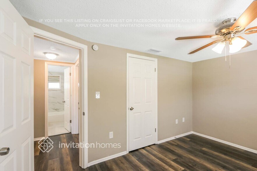 Building Photo - 9821 Wayside Ln