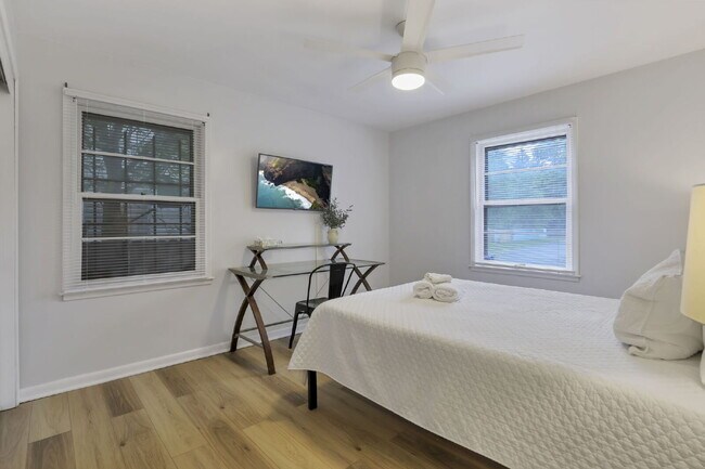 Building Photo - Beautifully Updated 3-Bedroom Home – Spacious, Modern, and Move-In Ready!