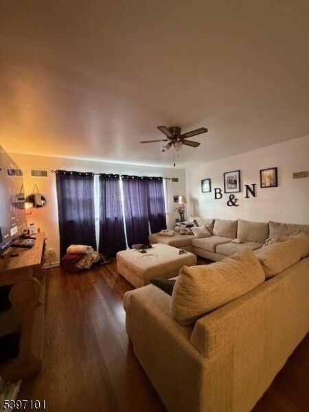 Building Photo - 827 Hobson St