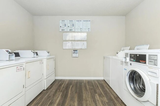 Building Photo - 900 Westwood Dr