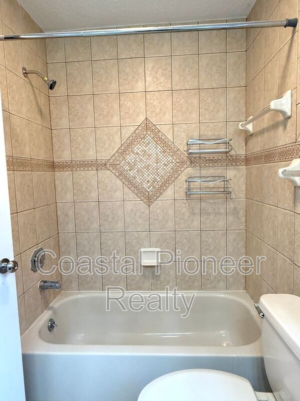 Building Photo - 1412 High Knoll Dr