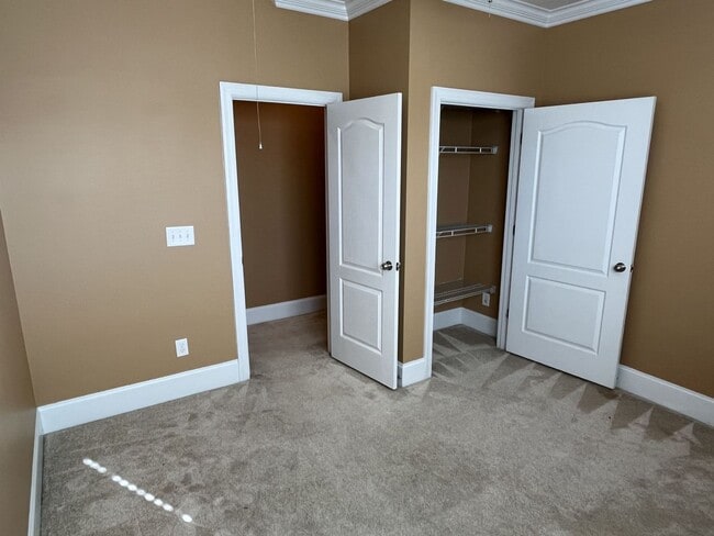 Building Photo - Stunning 6 Bedroom home in South Charlotte...