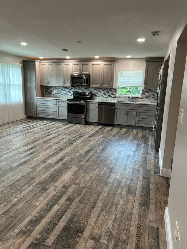 Building Photo - 401 H Banana Cay Drive