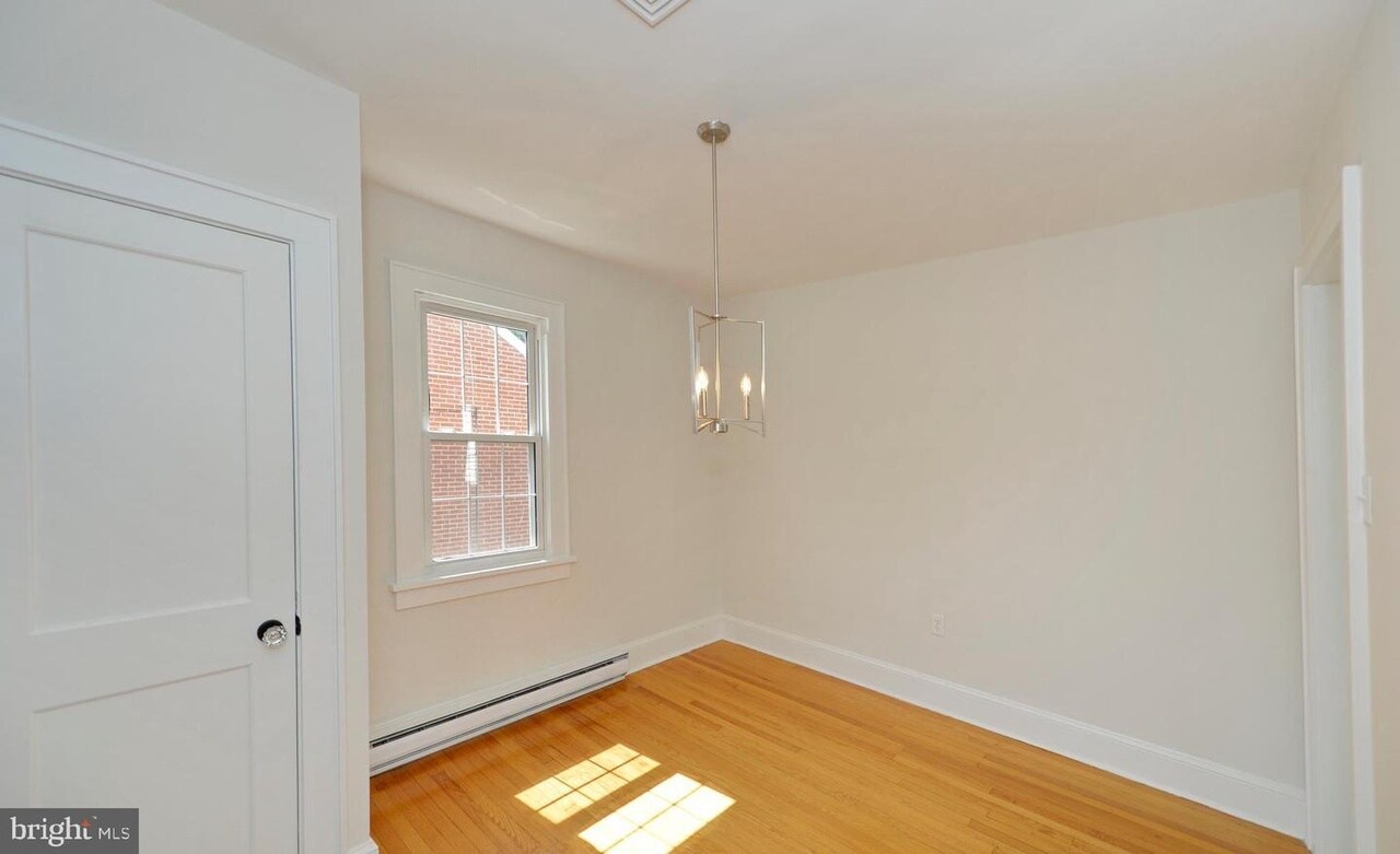 Building Photo - 31 W Whitlock Ave