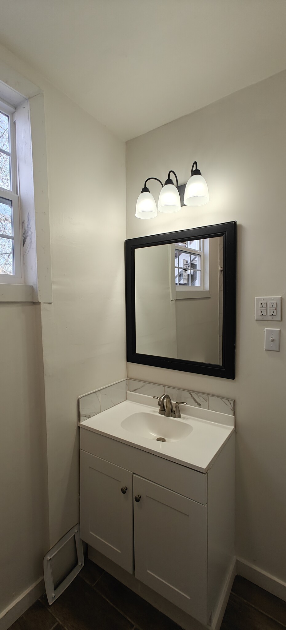 First Floor Full Bathroom - 400 Wyandotte Ave