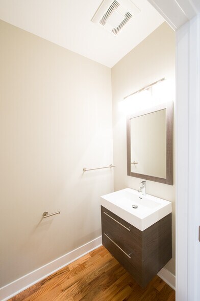 Building Photo - 1610 E Belleview Pl