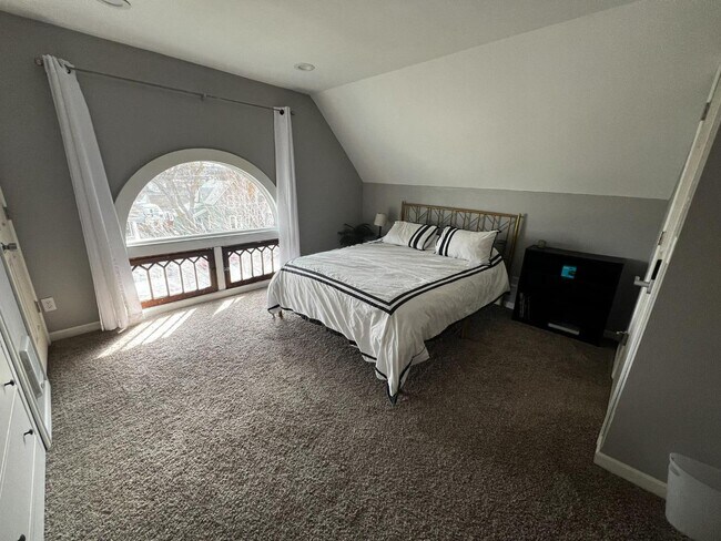 Building Photo - 1104 W Sinto Ave