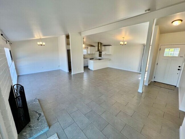 Building Photo - Charming 3-Bed, 2-Bath Home with Canyon Views & Attached Garage