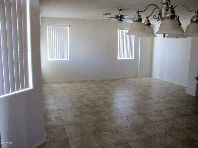Building Photo - 2561 Sweet Grass Dr
