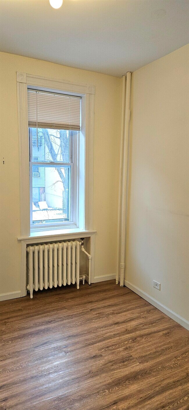 Building Photo - 327 Jackson St