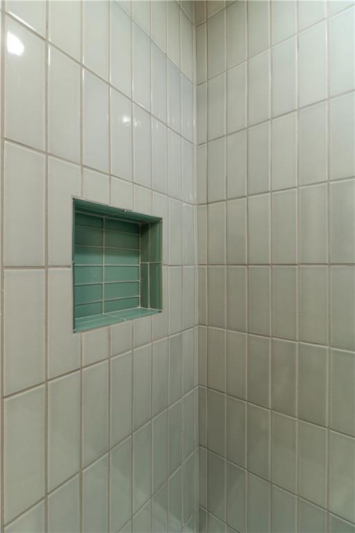 Building Photo - 811 N Pleasant St