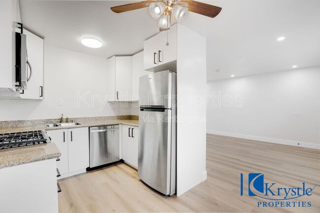 Primary Photo - 455 E L St