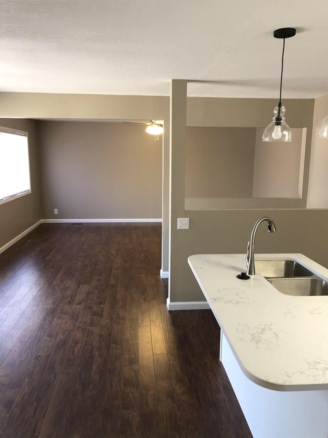 Building Photo - 1256 N Country Acres Ave