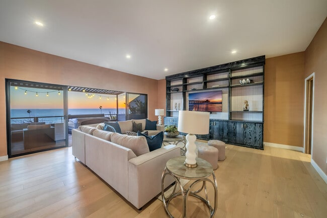 Additional Living/Family Room - 7611 Rindge Ave