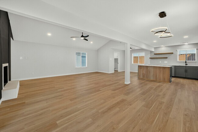 Building Photo - 11742 N Little John Cir