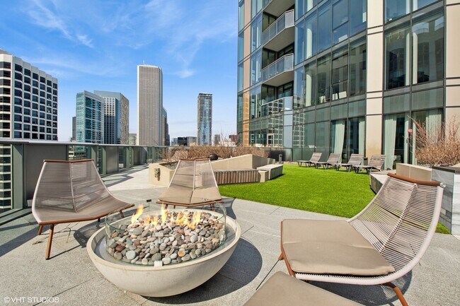 Building Photo - 211 N Harbor Dr