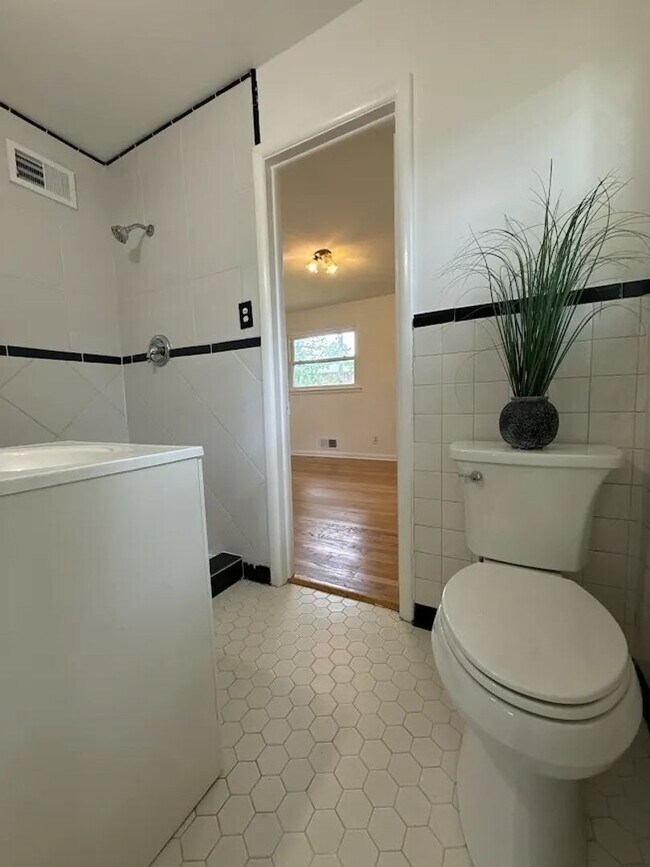 Building Photo - 3 bed 2 bath in Decatur!
