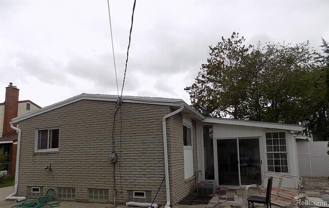 Building Photo - 8783 Lozen Dr