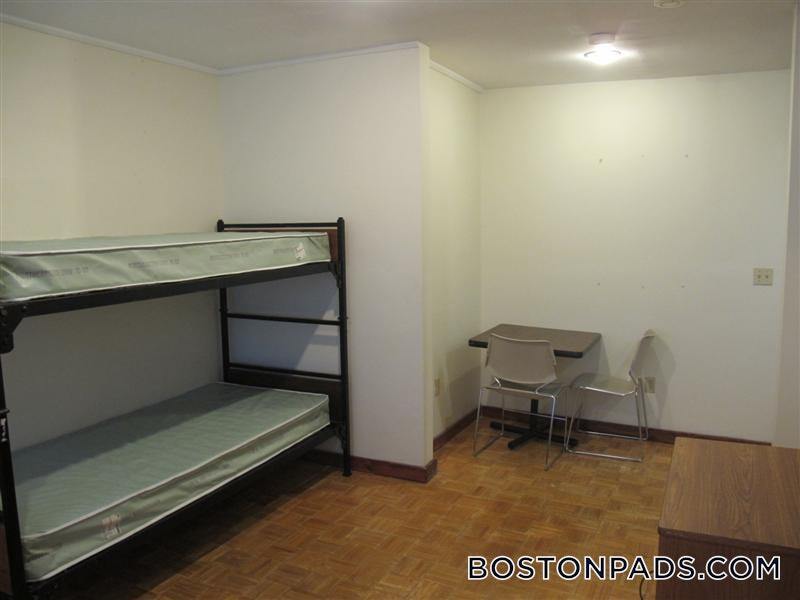 Building Photo - 165 Hemenway St