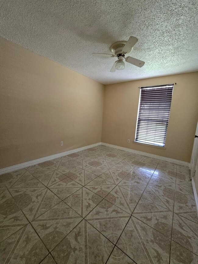 Building Photo - 822 Ivy Hollow St