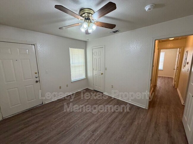 Building Photo - 1106 Williams Ave