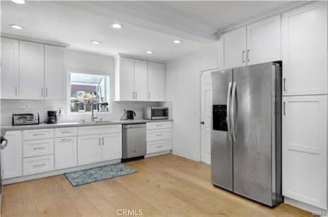 Building Photo - 22335 Kittridge St