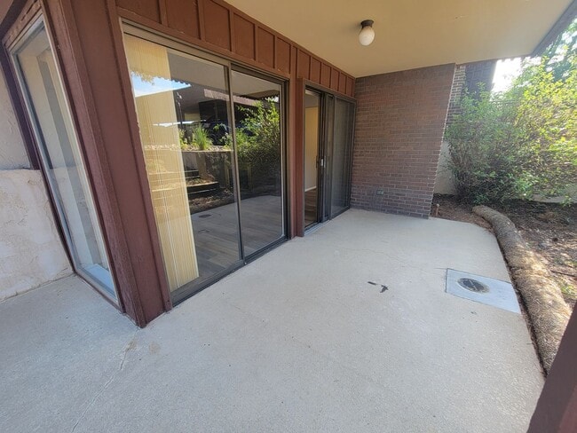Building Photo - 500 Manhattan Dr