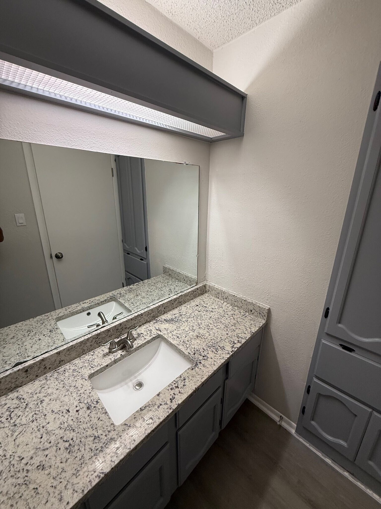 Building Photo - 7534 Lincoln Village Dr