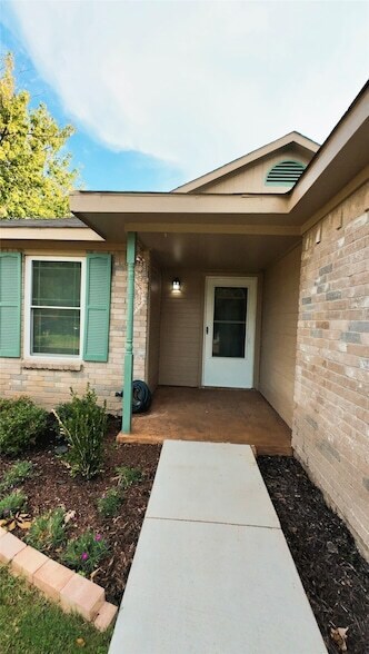 Building Photo - 1404 Woodfern Dr