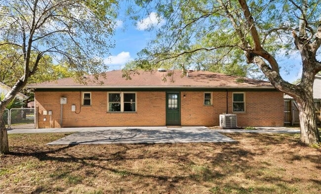 Building Photo - 2012 Blue Teal Ln