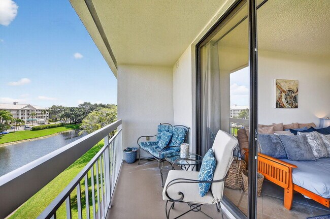 Building Photo - 6205 Balboa Cir