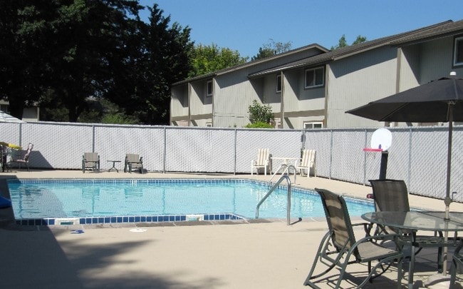 Pool - Cascadian Village Townhomes