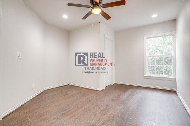 Building Photo - Spacious 3 bed 2 bath Monticello Duplex with Loft