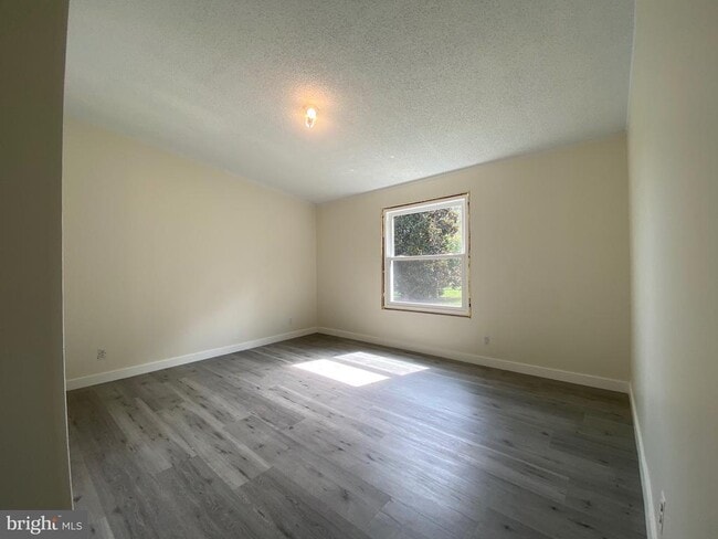 Building Photo - 22098 Highland Rd