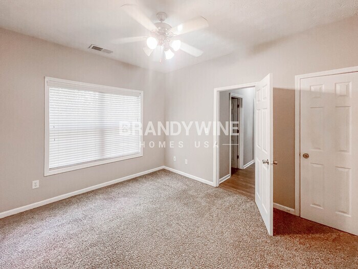 Building Photo - 215 Prince Edward Way