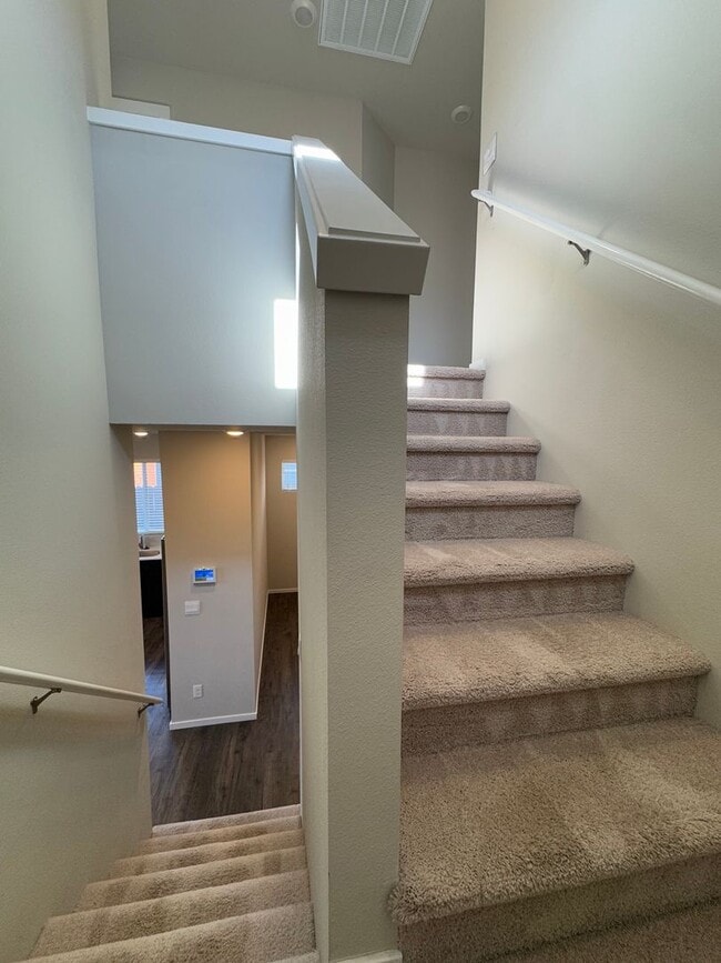 Building Photo - Spacious 4-Bedroom Home in a Great Neighborhood